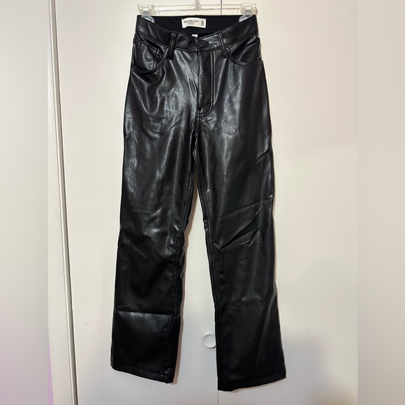 Curve Love Vegan Leather 90s Relaxed Pant - Picture 3 of 5